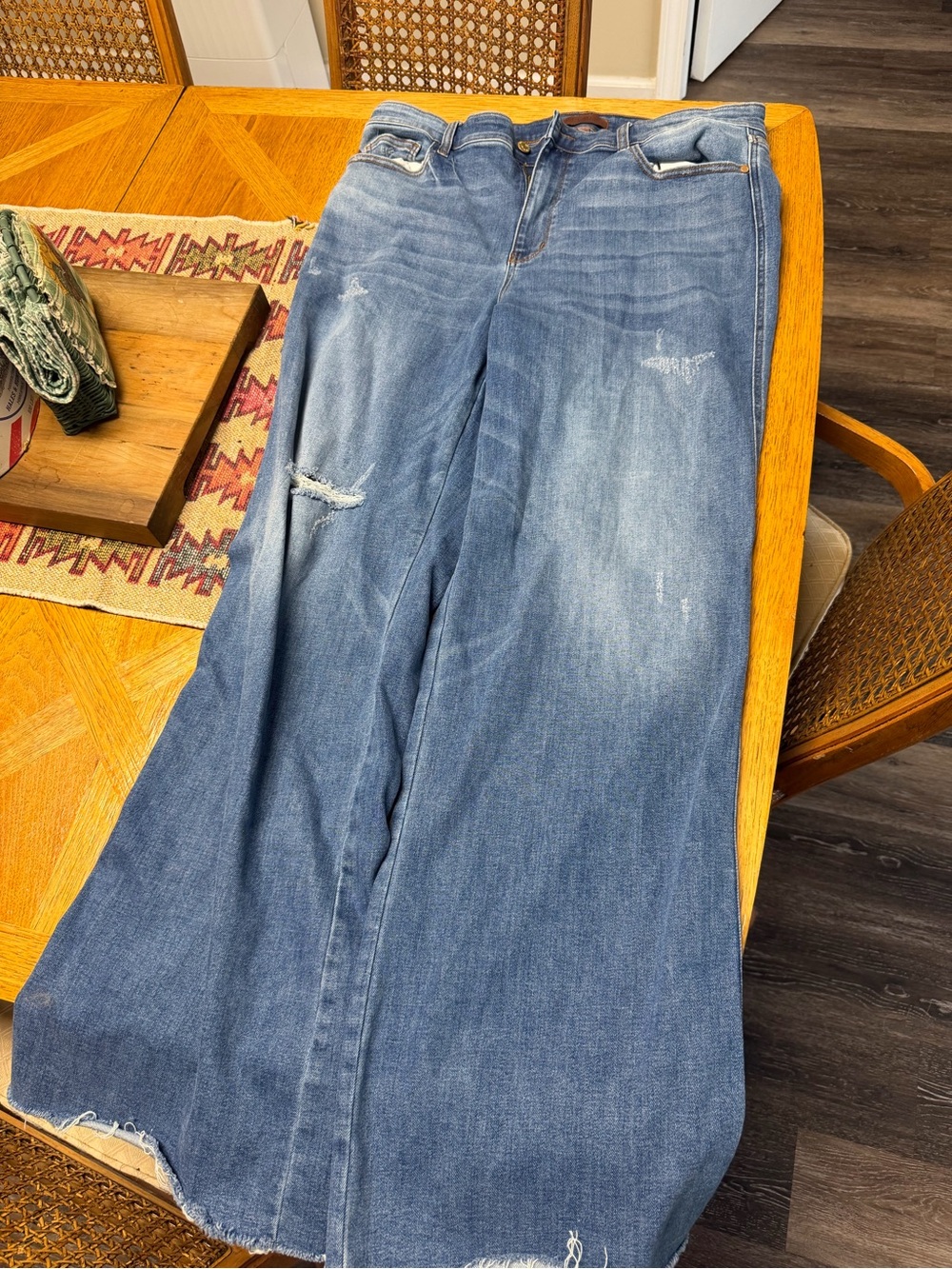 Judy Blue Light-Med Blue High-Rise Frayed Hem Jeans
